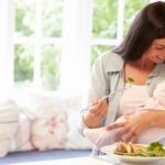 Ibu makan makanan bernutrisi untuk ASI yang Optimal