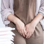 wanita mengalami keputihan tidak normal