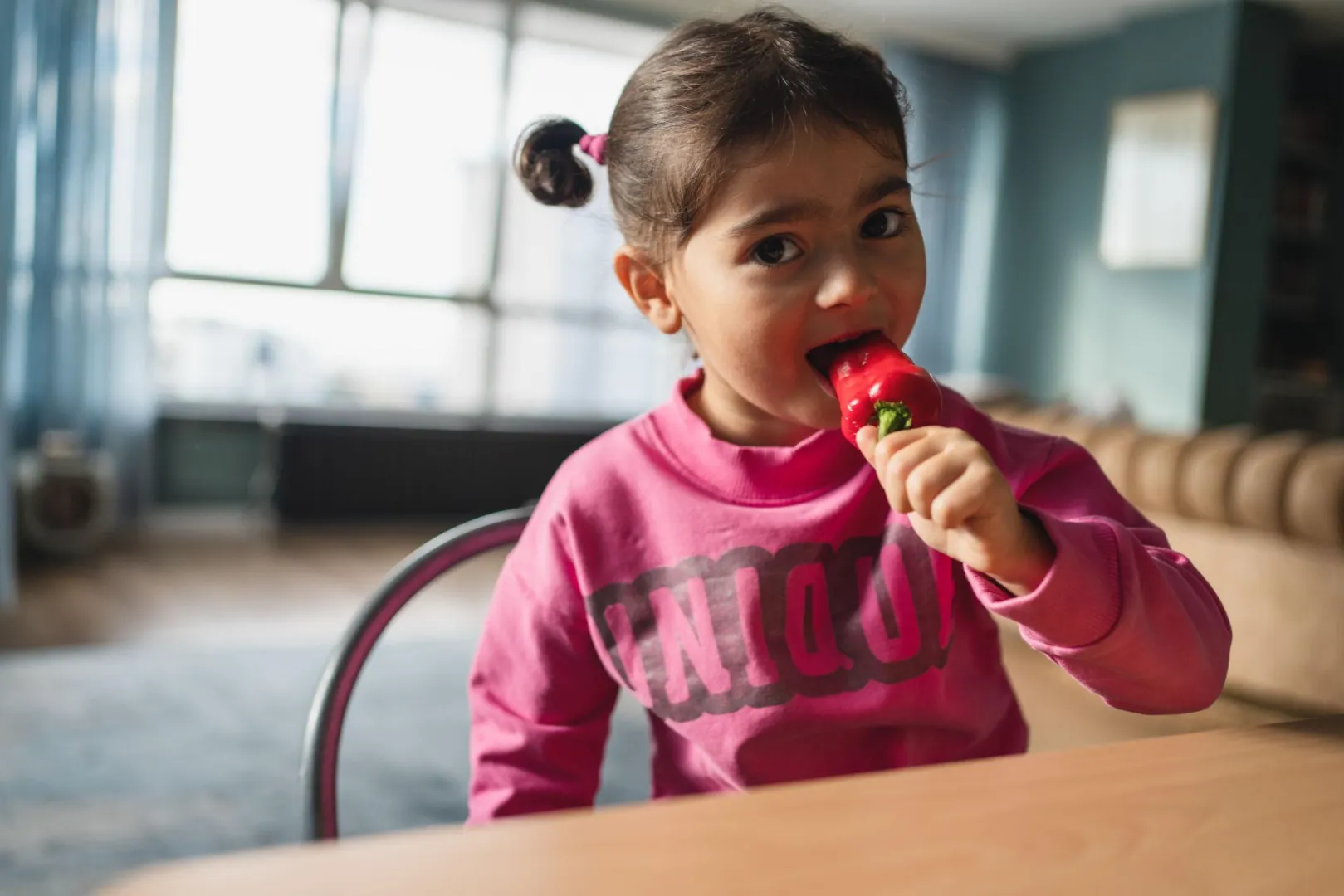 Anak makan sehat dengan pencernaan yang baik sebagai tanda gut health anak optimal